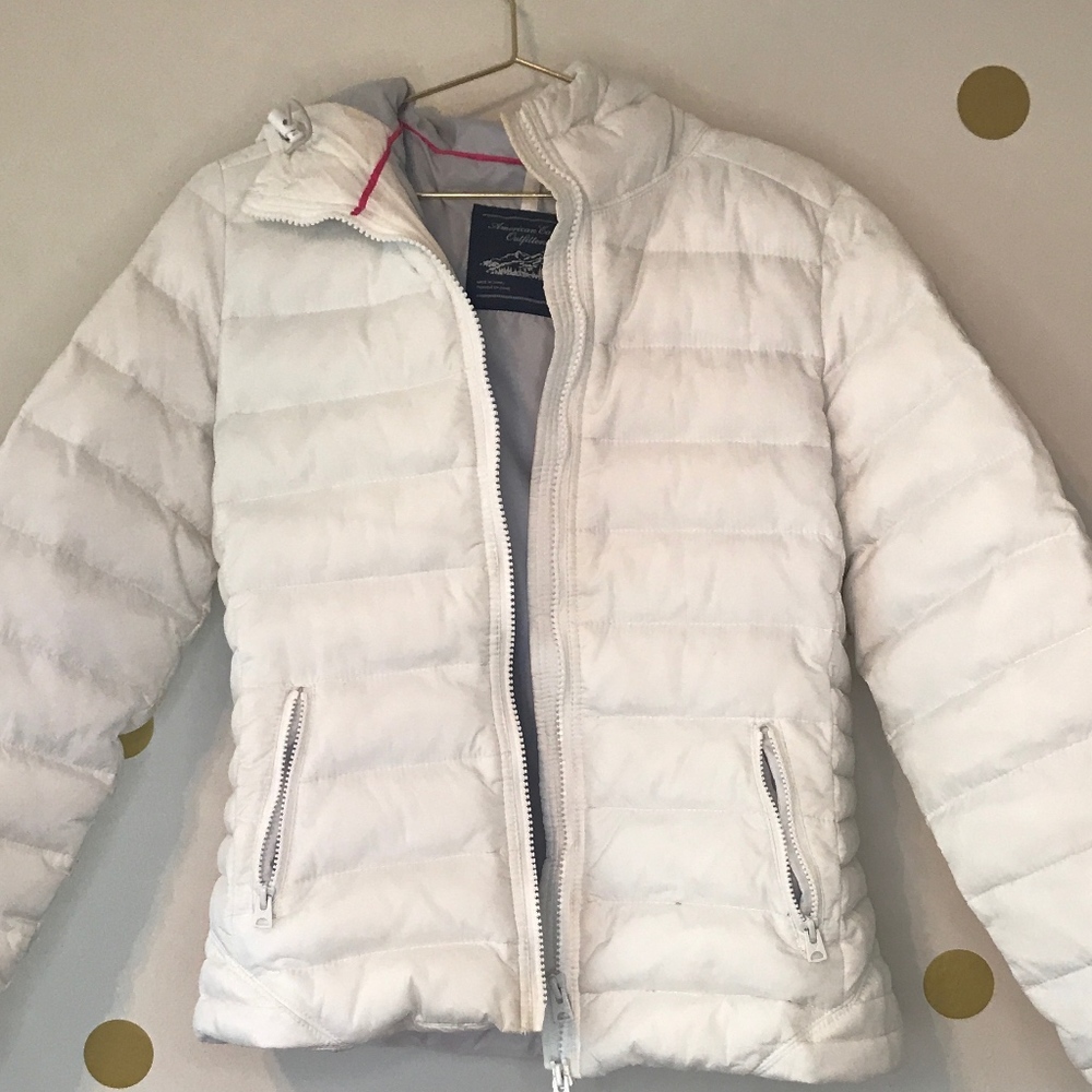 White American Eagle. Outfitters puffer coat